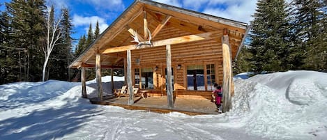 Vue du chalet depuis le parking