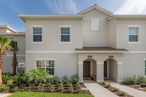 01_Front_of_Home_0721.jpg