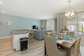05_Dining_Table_0721.jpg