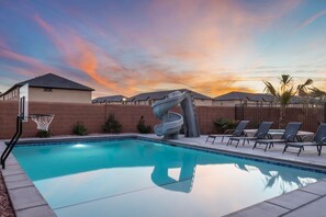 Gorgeous evenings in your private pool with basketball hoop