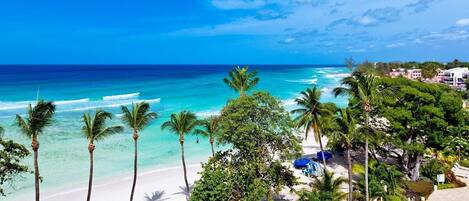 Vista para praia/oceano