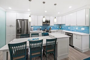 Dining & Kitchen