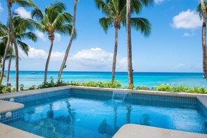 Inviting Spa pool / Jacuzzi