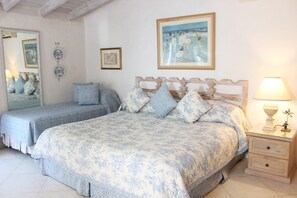 Glitter Bay Estate 412 - Second Bedroom with a king and single bed