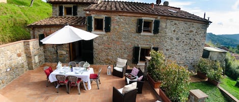 Balcony / Terrace / Patio, Building Exterior, Pool