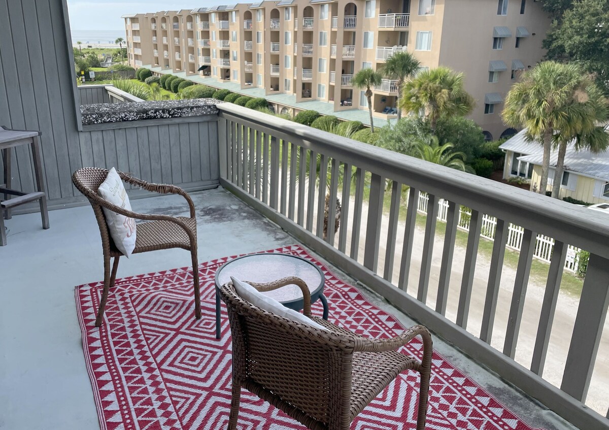 Completely Renovated East Beach Townhome, Steps to the Ocean!!