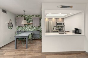 Dining & Kitchen