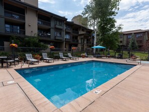 Pool & 2 Hot Tubs