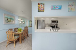 Dining & Kitchen