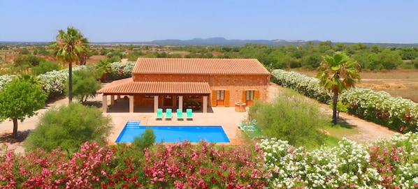 Finca with pool for rent in Mallorca