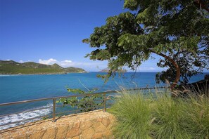 Villa Reef Point - Luxury Villa Rental - Hillside Location