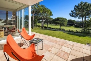 Modern Quinta do Lago villa with pool. Close to beach. W140 - 2