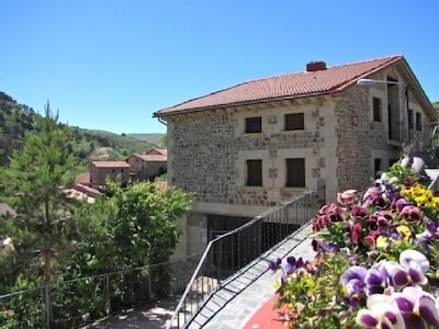 Casas Rurales La Costanilla-Casa Gallo( para 5 personas con una supletoria)