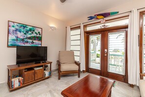 Coral Bay Villas - Living Room