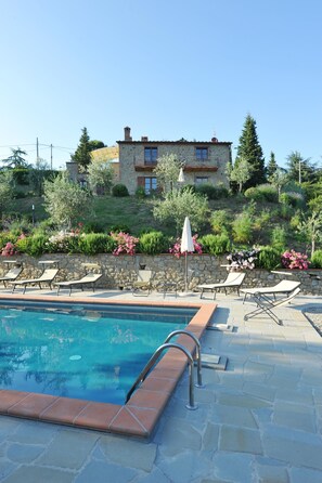 Building Exterior, Garden, Pool