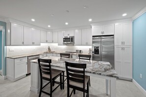 Dining & Kitchen