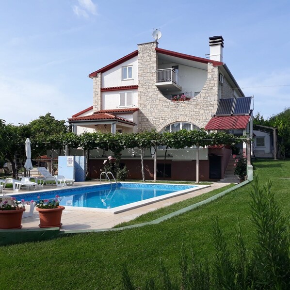 Swimming pool