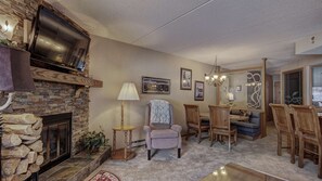 Living Room/Dining area