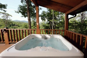 Hot Tub Overlooking Beautiful Mountain Views