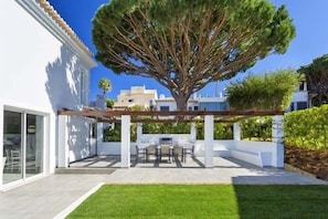 Refurbished and modern 3 bedroom villa in Vale do Lobo. Short walk to beach and Praca. j129 - 5