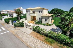 Modern Villa with Private Heatable Pool, WiFi and Air-Conditioning in Villa Sol L609 - 2