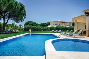 Modern Villa with Private Heatable Pool, WiFi and Air-Conditioning in Villa Sol L609 - 4