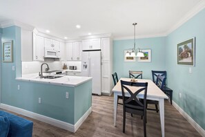 Dining & Kitchen