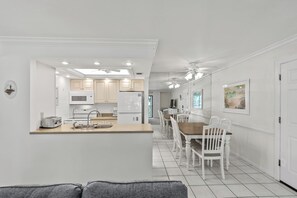 Dining & Kitchen