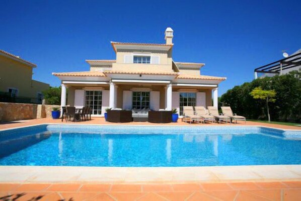 Six bedroom Varandas do Lago villa with Games Room and Pool T119 - 1