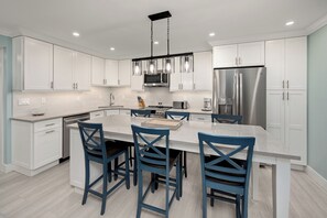 Dining & Kitchen