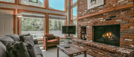 Living room with a relaxing flat screen TV