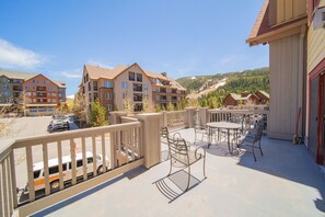 Oversized balcony in the Village!