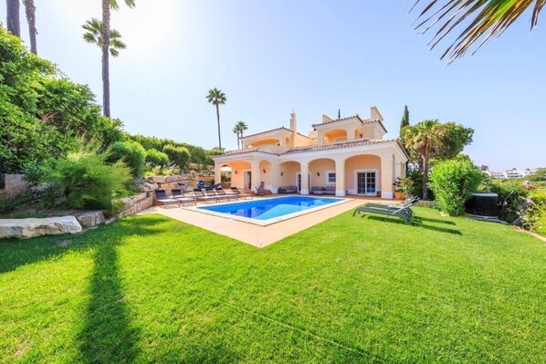 Dunas Douradas villa with five bedrooms. Minutes from Garrao beach. Private Pool ES34 - 1