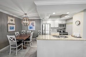 Dining & Kitchen