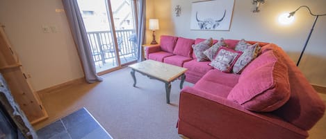 Large 1 bedroom condo at Red Hawk Lodge!