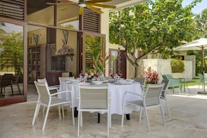 Villa Caballet – A Tropical Oasis with Golf Course Views (6639)