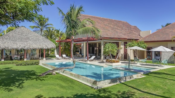 Villa Caballet - Eco-friendly villa w/ golf view (5582)