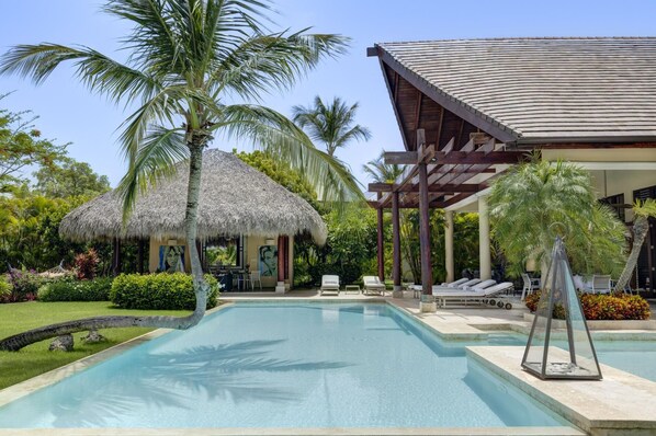 Villa Caballet – A Tropical Oasis with Golf Course Views (6638)