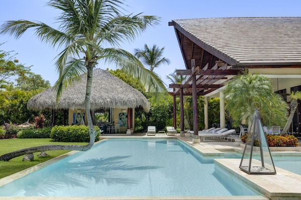 Villa Caballet – A Tropical Oasis with Golf Course Views (6638)