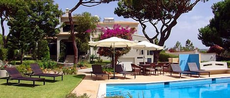 Luxury 4 Bedroom Villa with Heatable Pool, Games Room, WiFi Vilamoura W123 - 1