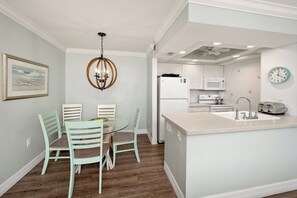 Dining & Kitchen