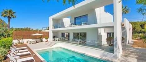 Modern villa with private pool in Quinta das Salinas PV07 - 1