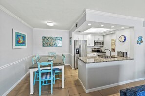 Dining & Kitchen