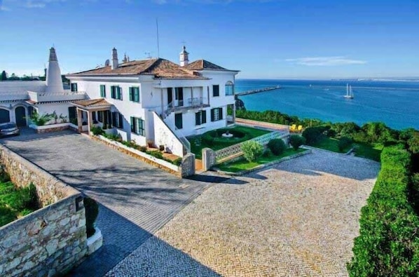 Former home of the Portuguese Royal Family. Stunning Sea Views. Private Pool L603 - 1