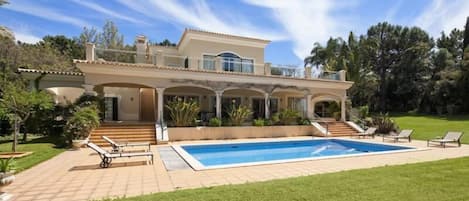 Beautiful 4 bedroom villa overlooking Quinta do Lago Beach W144 - 1