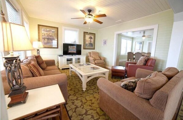 DeSoto Beach 2nd Floor Living Room