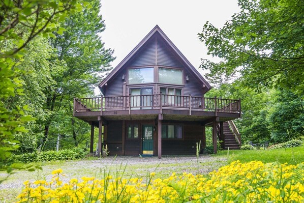 Adorable Ski Chalet close to everything in Stowe