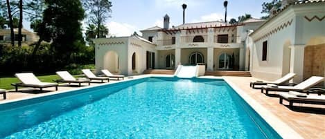 Quinta do Lago villa with heatable pool and games room PV02 - 1