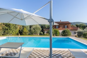 Building Exterior, Pool