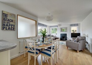 A wonderful open plan space to enjoy with family and friends 
